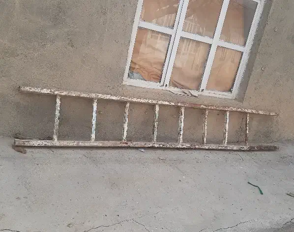 نردبان|ابزارآلات|گل تپه, |دیوار