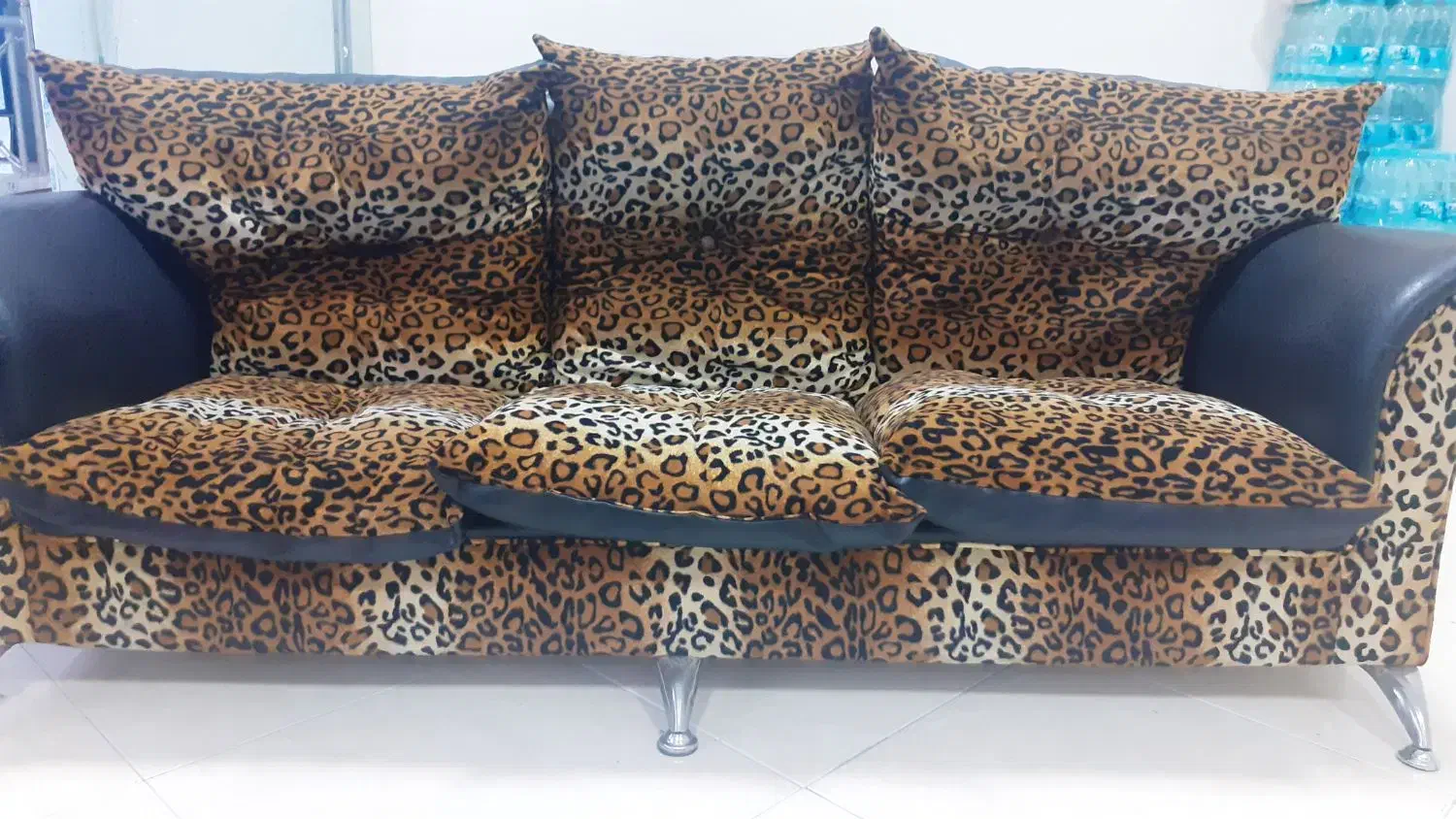 مبل کارکرده هفت نفره پلنگی با رویه چرمی|مبلمان خانگی و میز عسلی|نوشهر, |دیوار