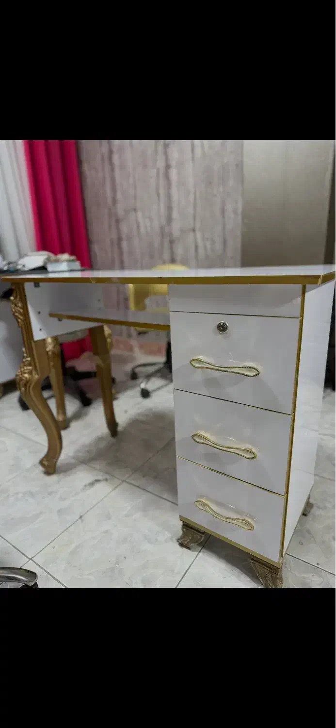 میز ناخن ، صندلی چرخدار ، استند|آرایشگاه و سالنهای زیبایی|نظرآباد, نظرآباد|دیوار