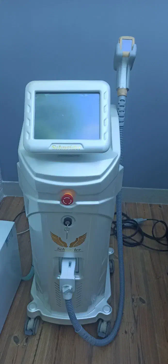 فروش لیزر اشنایدر پلاس به همراه تمام لوازم کلینیک|آرایشگاه و سالن‌های زیبایی|بابل, |دیوار