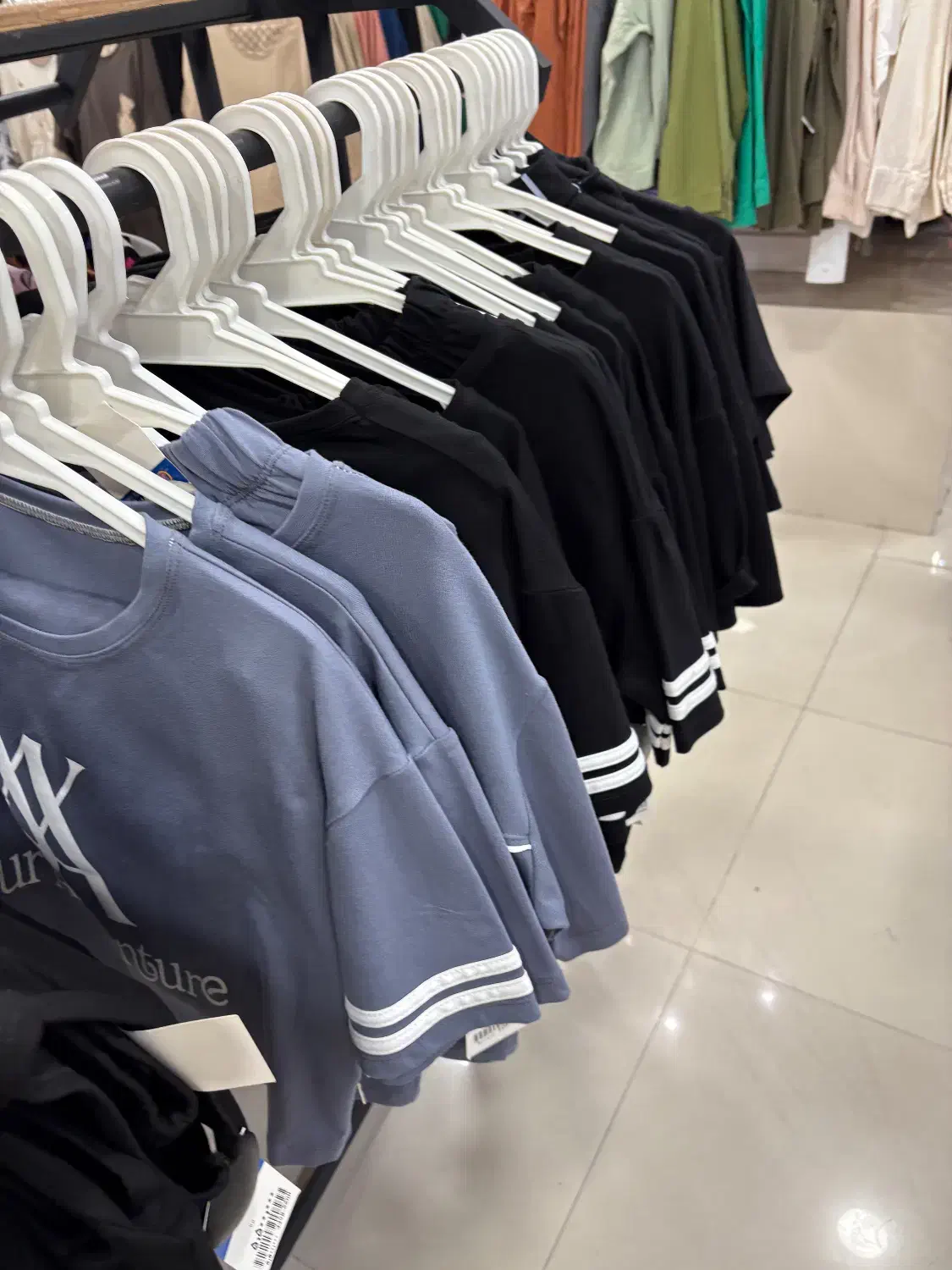 فروشنده لباس خانگی|استخدام خدمات فروشگاه و رستوران|تهران, آذری|دیوار