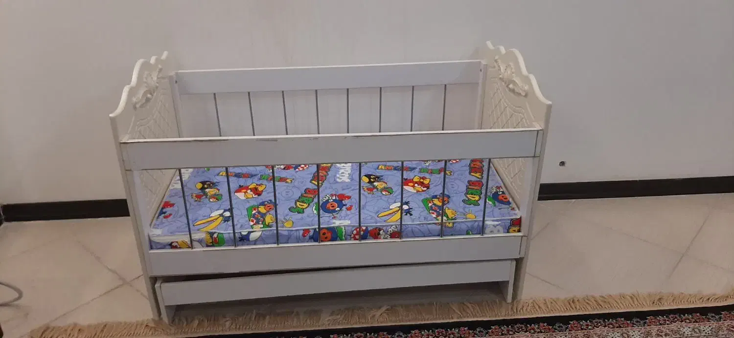 تخت کودک|تخت و صندلی بچه|پیشوا, |دیوار