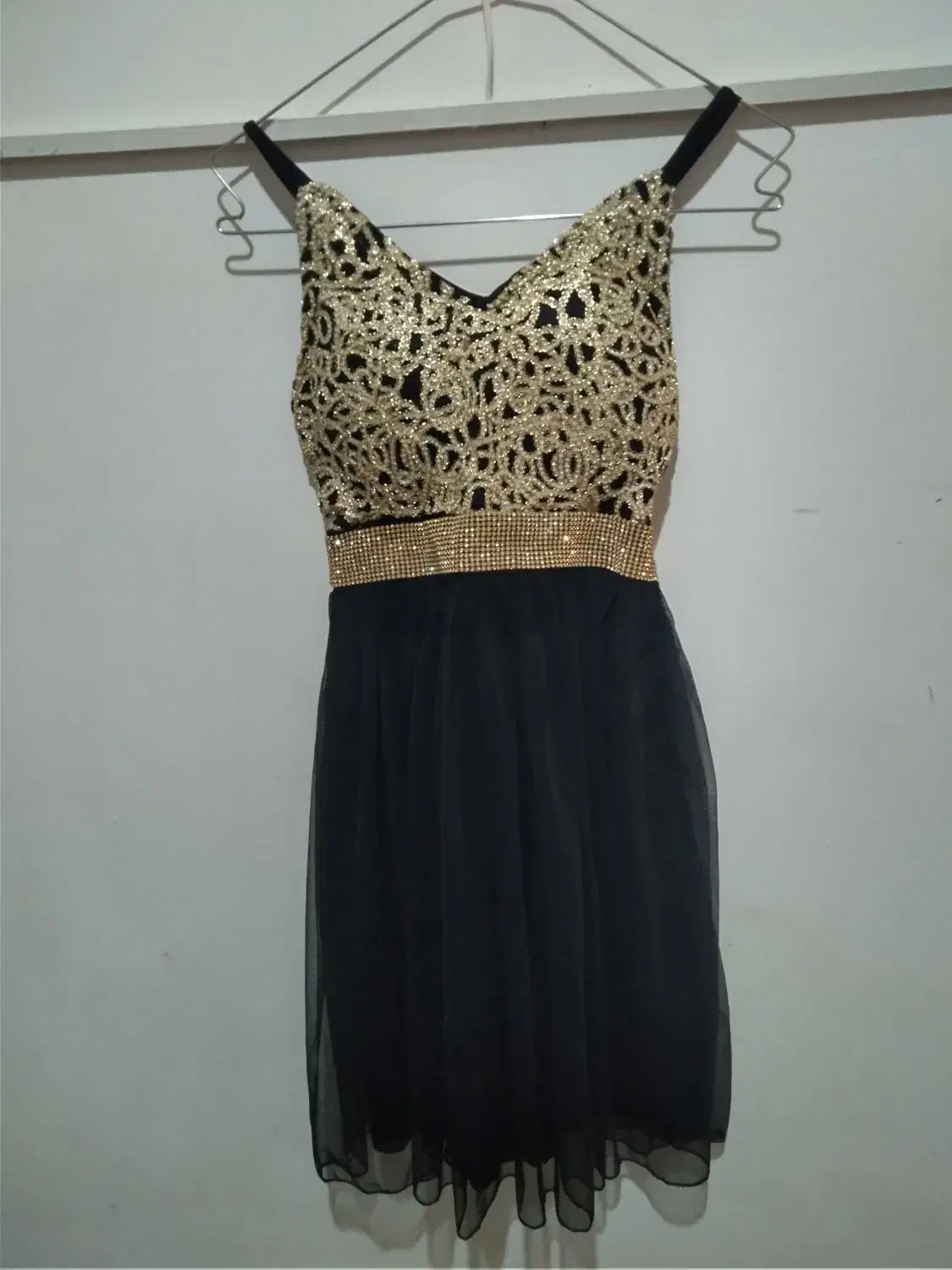 لباس وکفش مجلسی|لباس|زبرخان, |دیوار