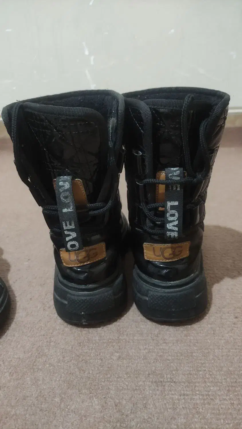 تعدادی کفش بچگانه|کفش و لباس بچه|شیراز, شهرک والفجر|دیوار