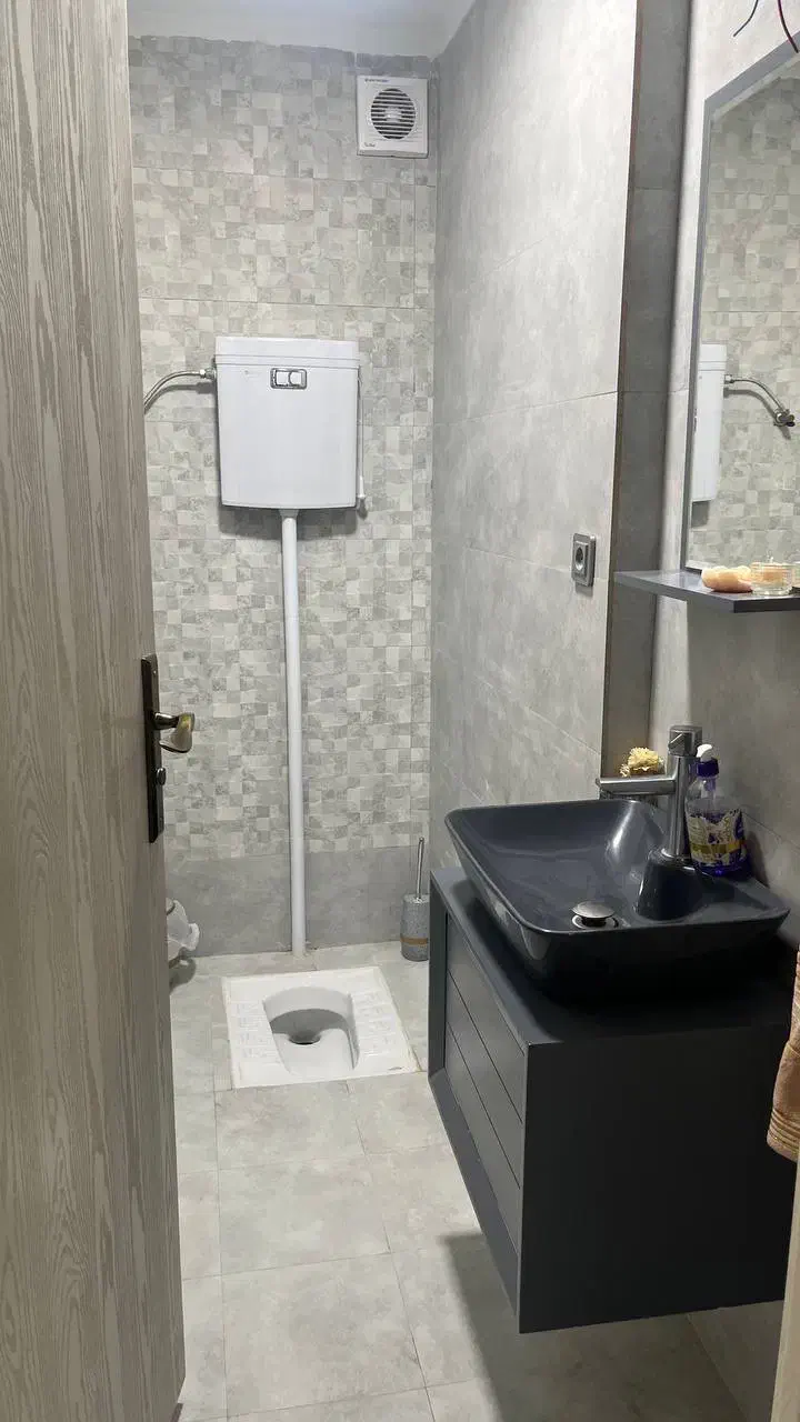 ۹۰ متر، مرزداران، لاله