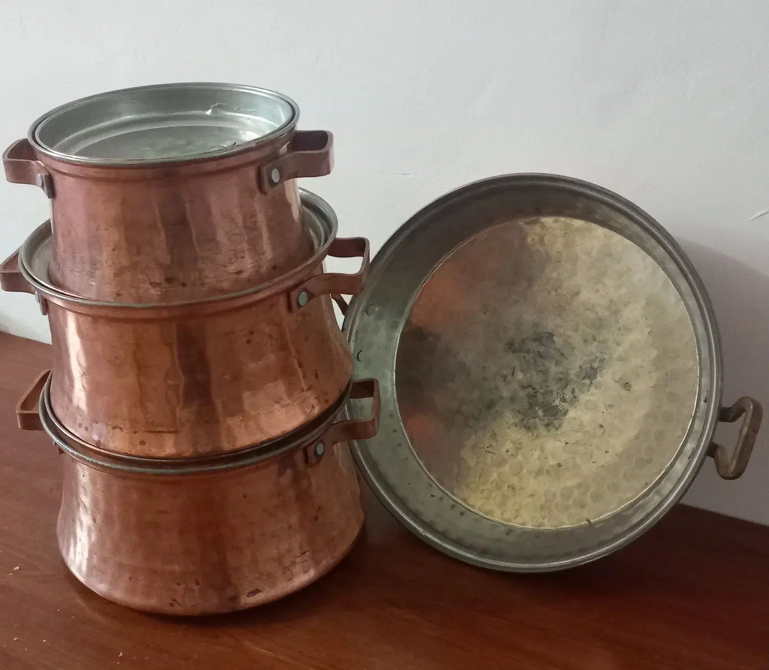 قابلمه مسی و گلدان برنز|ظروف پخت‌وپز|تبریز, |دیوار