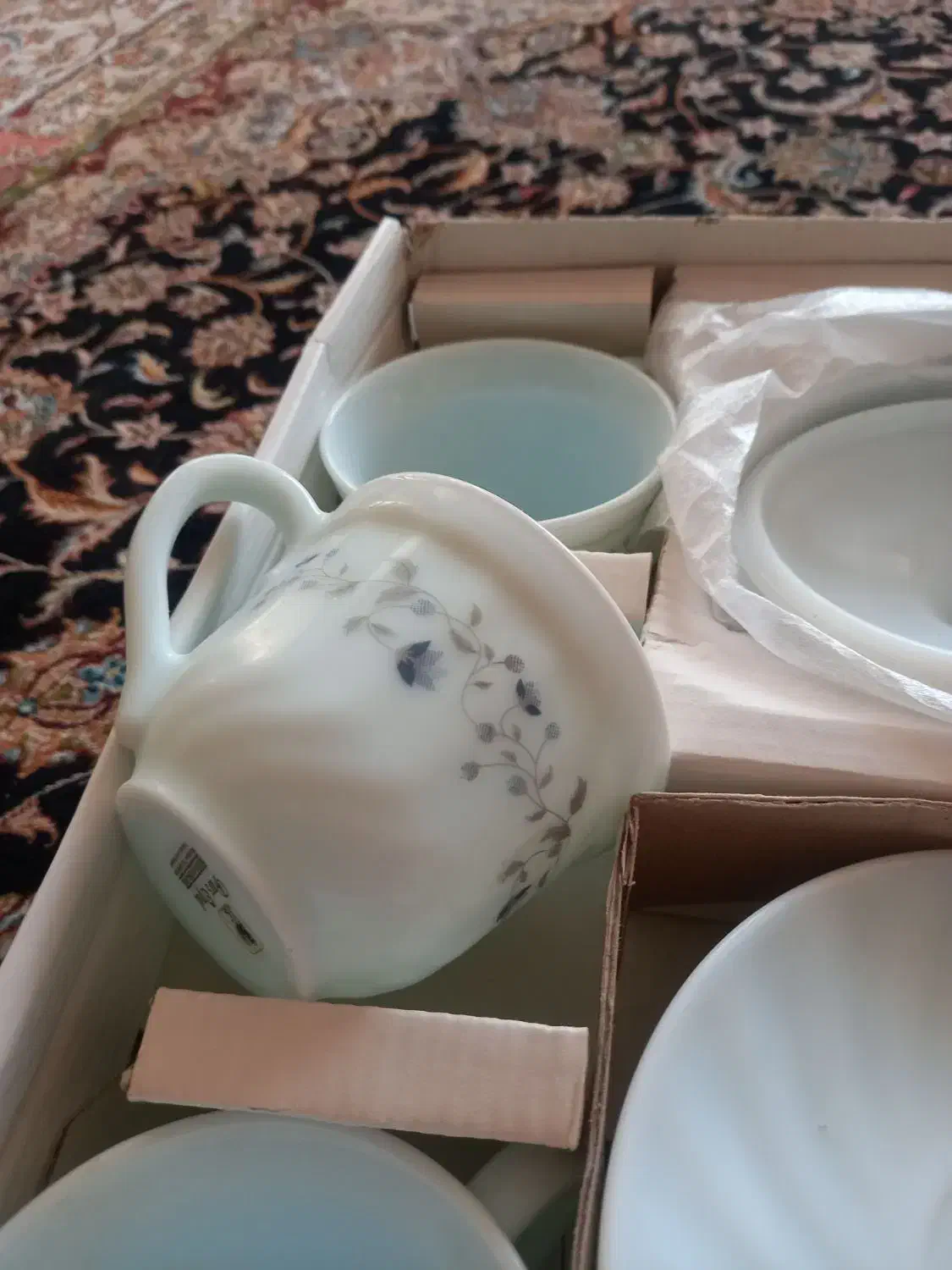 فروش دو دست فنجان و قند دان|ظروف سرو و پذیرایی|صدرا-فارس, فاز ۲|دیوار