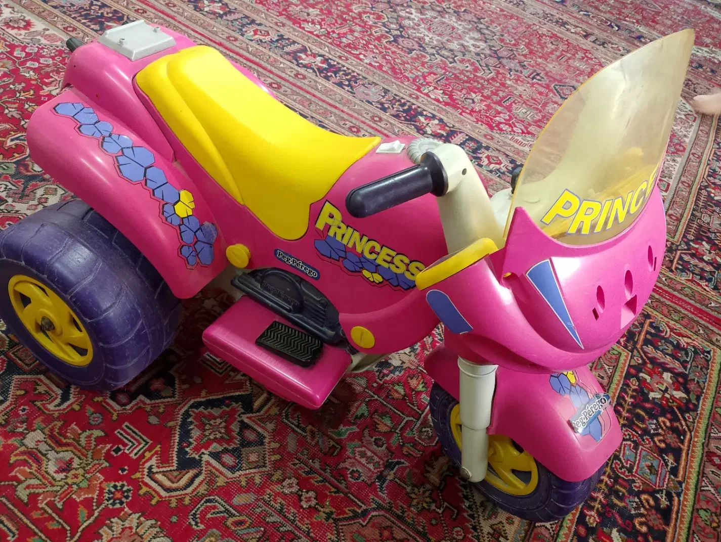 موتور باطری دار اصل ایتالیا|اسباب‌بازی بچه|خوی, |دیوار