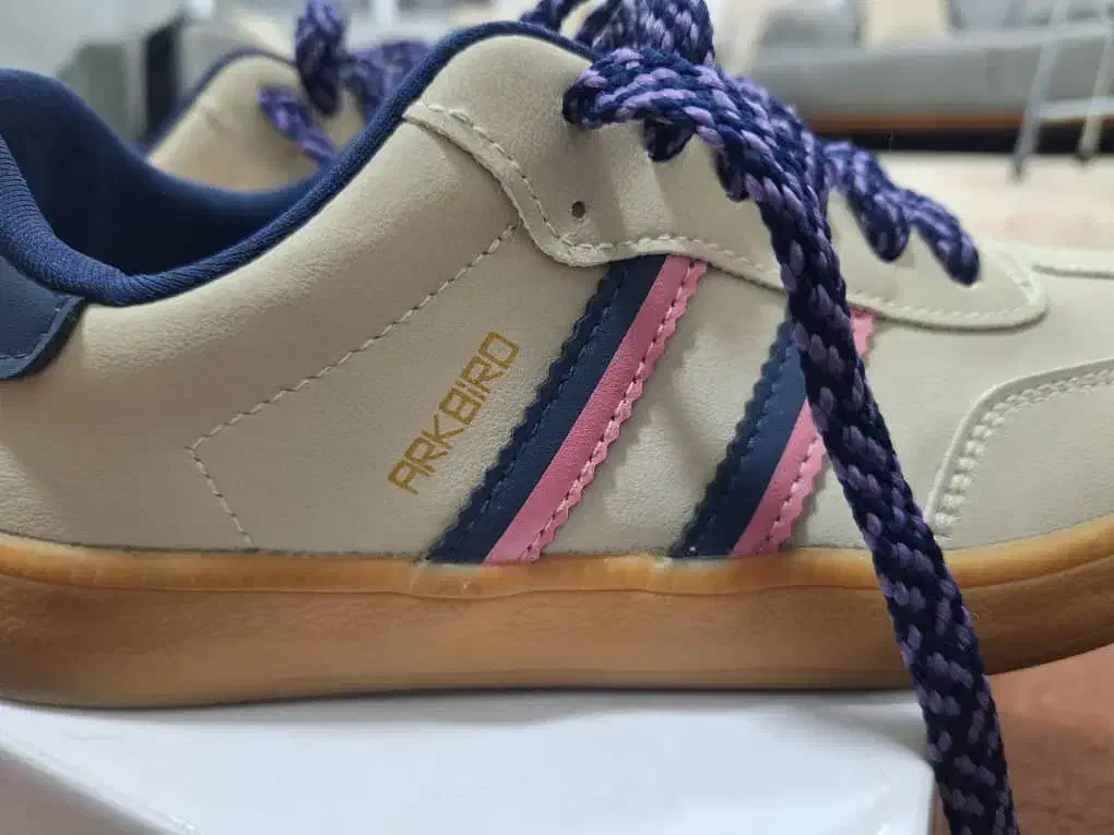 کفش کتونی|کیف، کفش، کمربند|شهرکرد, |دیوار