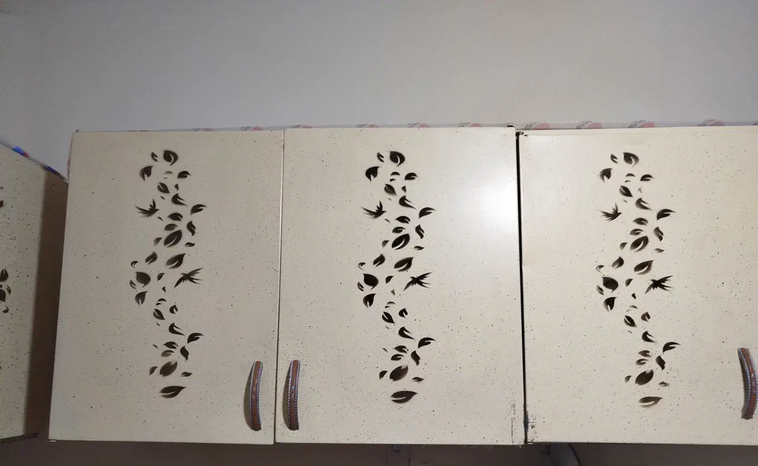 کابینت تمیز کرمی|مصالح و تجهیزات ساختمان|بردسکن, |دیوار