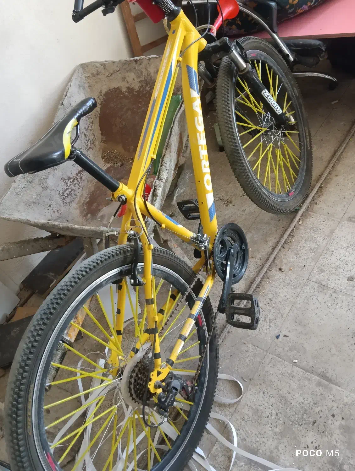 دوچرخه|دوچرخه، اسکیت، اسکوتر|میانه, |دیوار