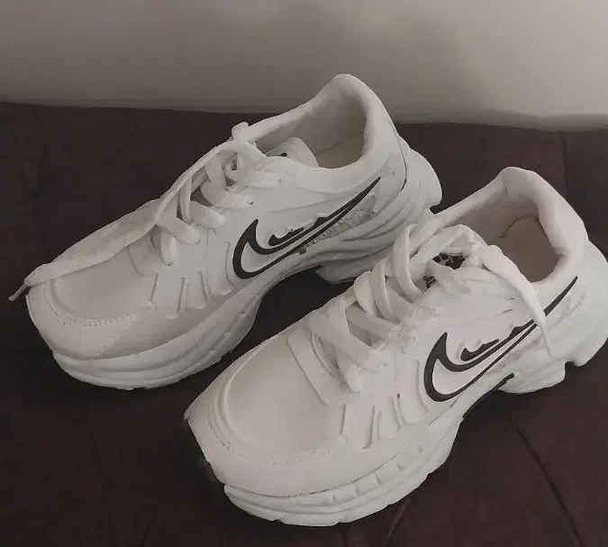 کتونی|کیف، کفش، کمربند|رودهن, |دیوار