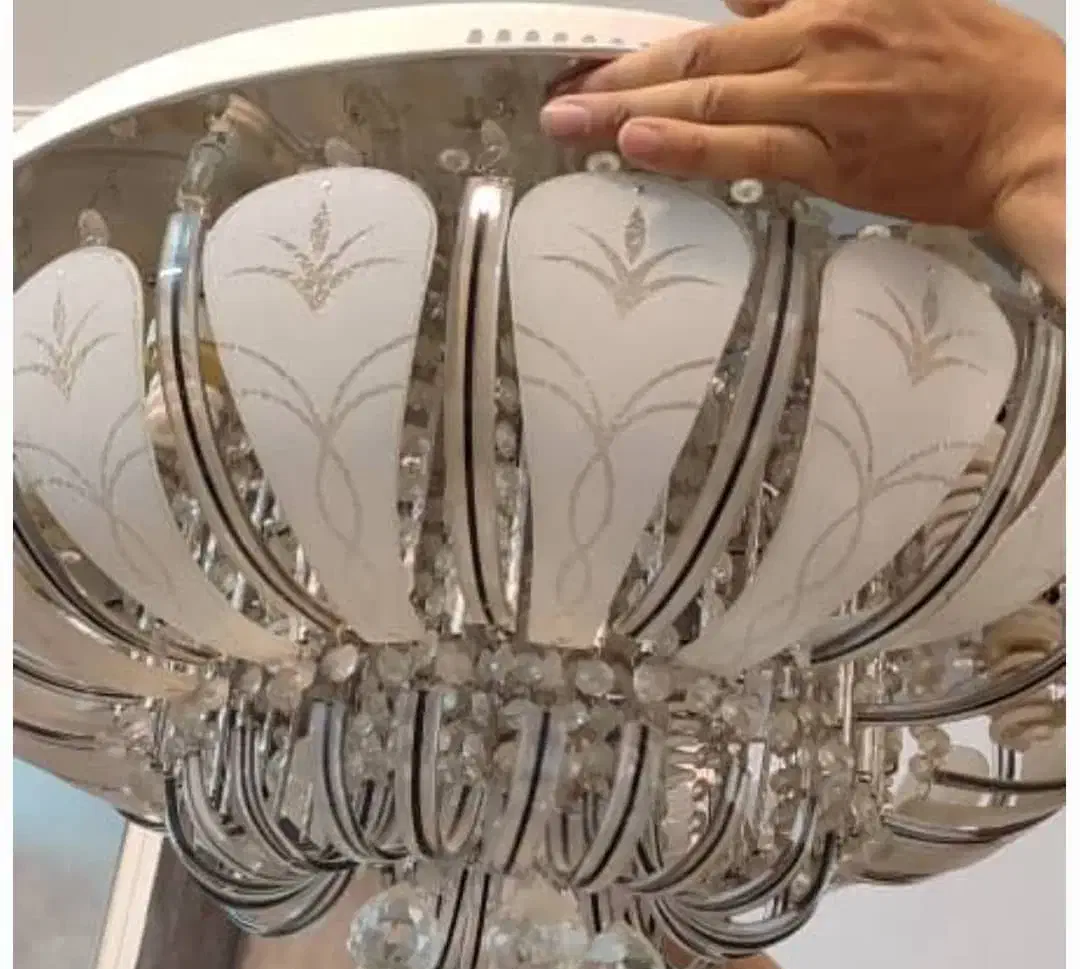 لوستر سالم وبسیاربسیارکم کار|لوستر و چراغ آویز|اصفهان, چشمه باقرخان|دیوار