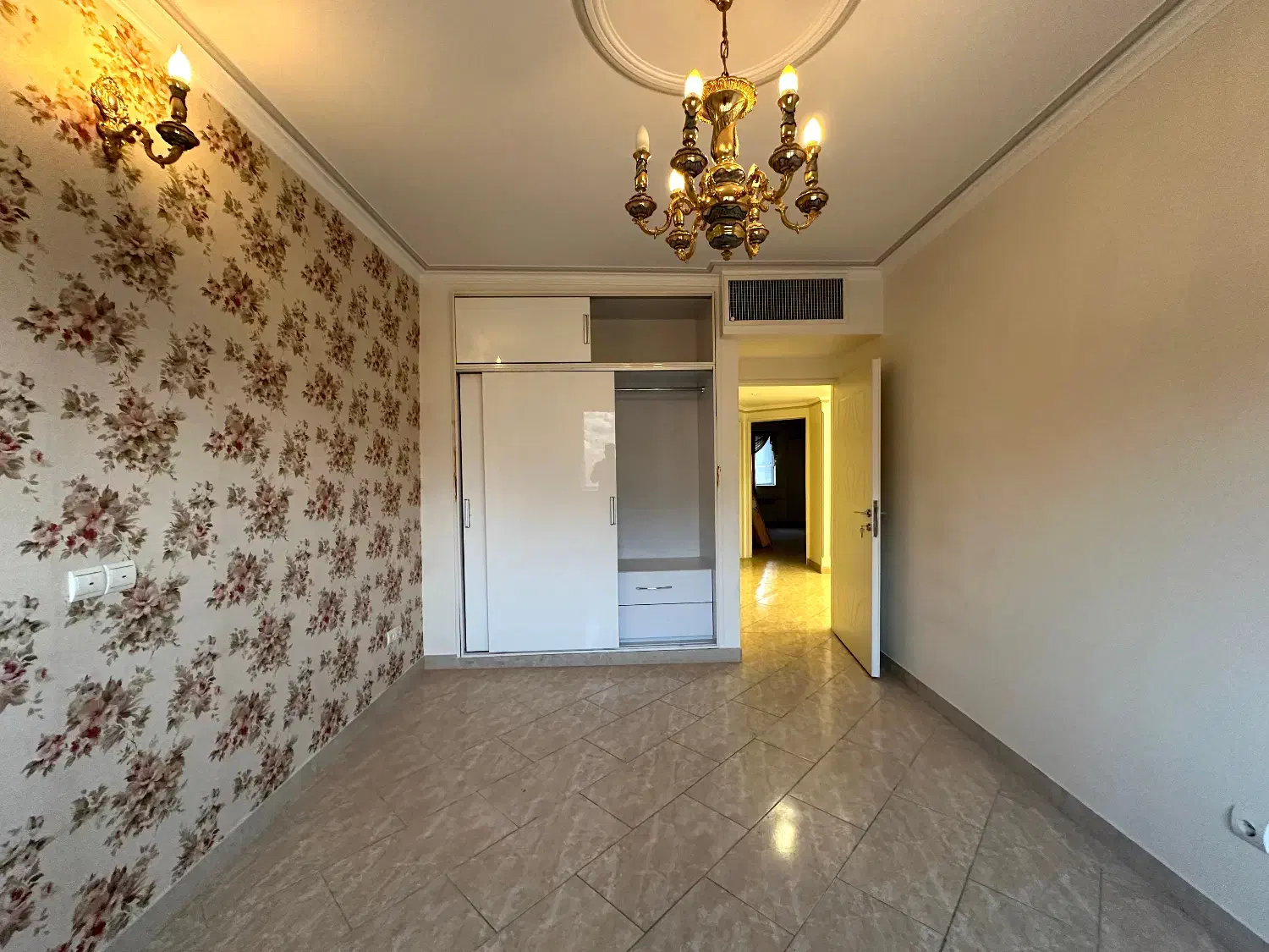 ۱۴۵ متر /سه خواب/ نورگیر /بهترین لوکیشن شهرکOPG