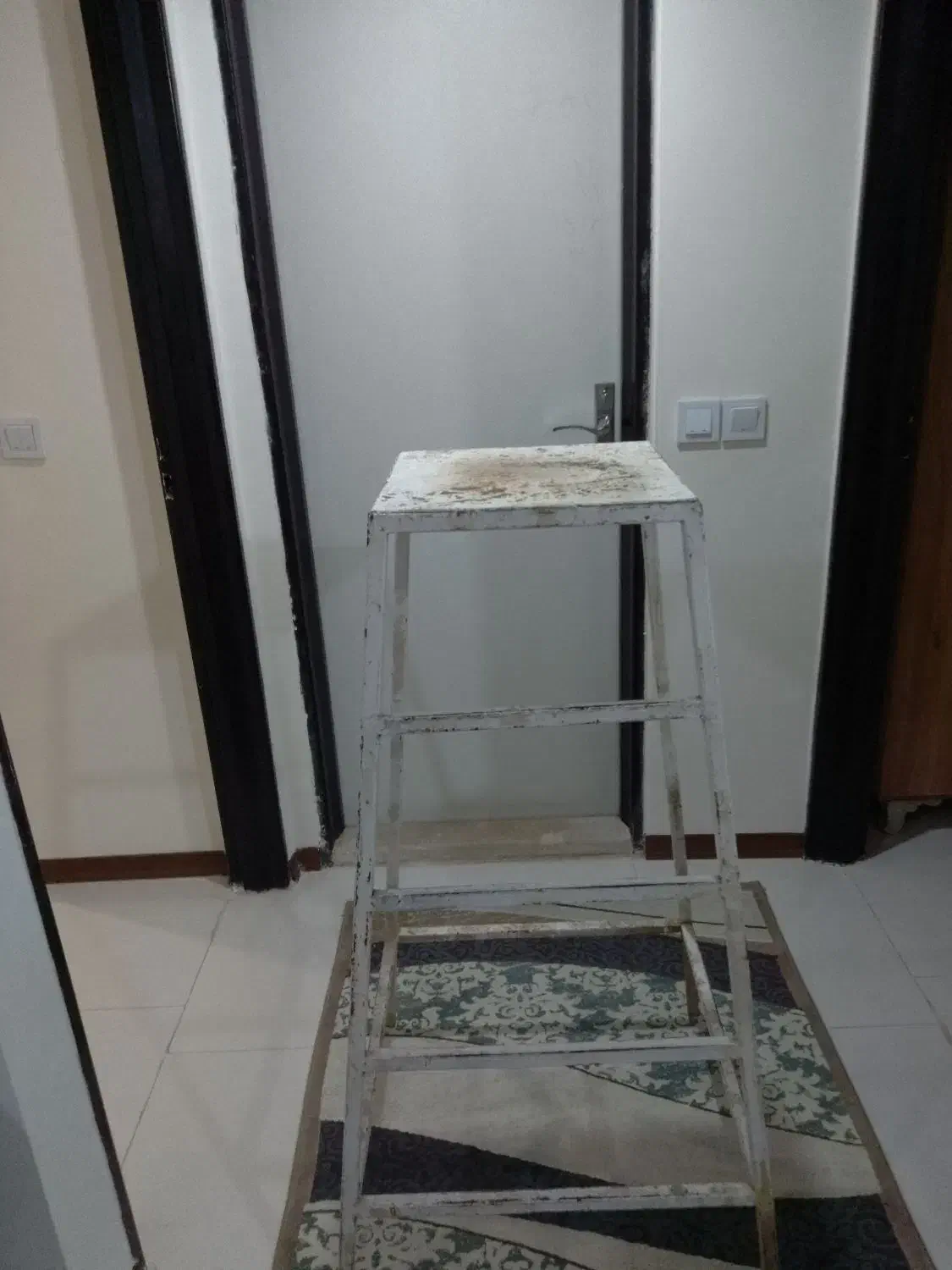 چهار پایه آهنی|مبلمان خانگی و میز عسلی|پاکدشت, شهرک امام رضا|دیوار