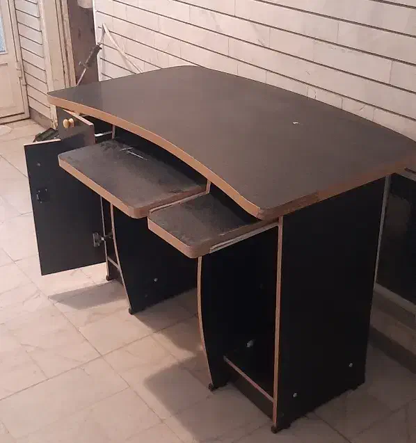 میز تحریر|میز تحریر و کامپیوتر|اصفهان, دانشگاه اصفهان|دیوار