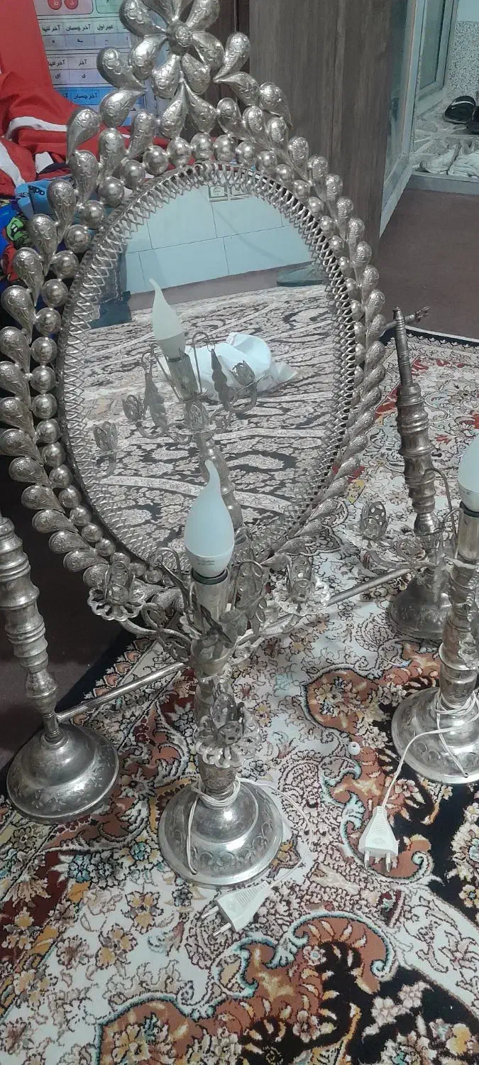 آینه و شمعدان برنجی|کلکسیون اشیاء عتیقه|اصفهان, عمان سامانی|دیوار