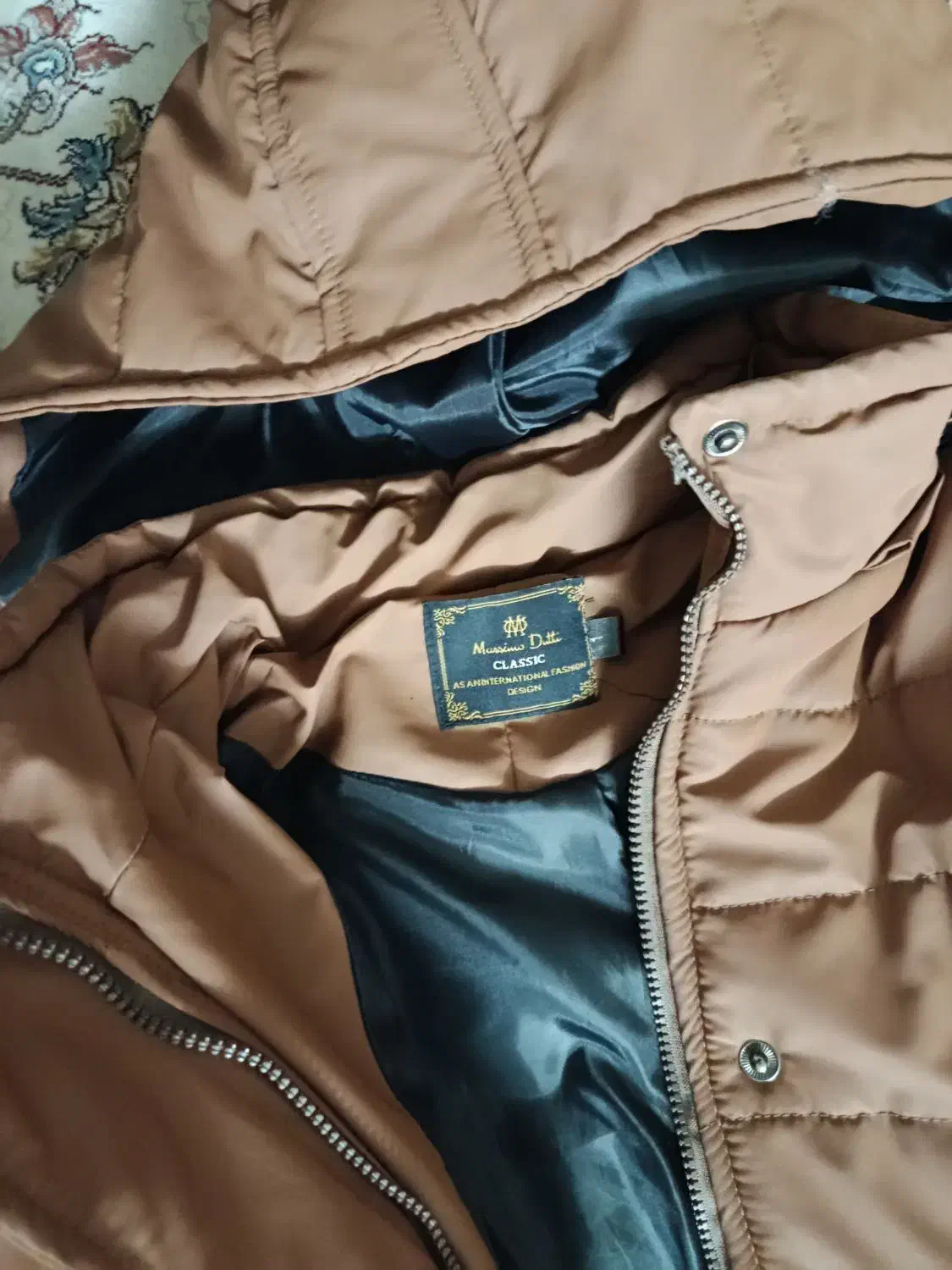 کاپشن نونو|لباس|بروجن, |دیوار