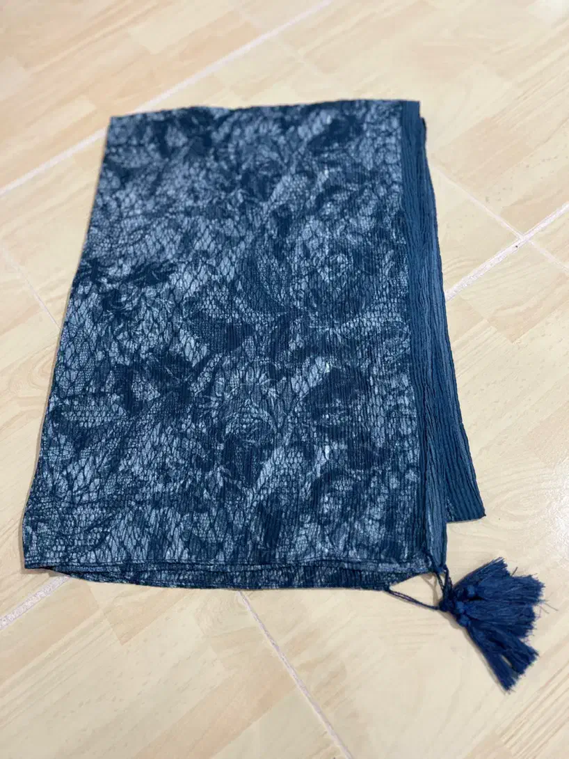 شال|لباس|آباده, |دیوار