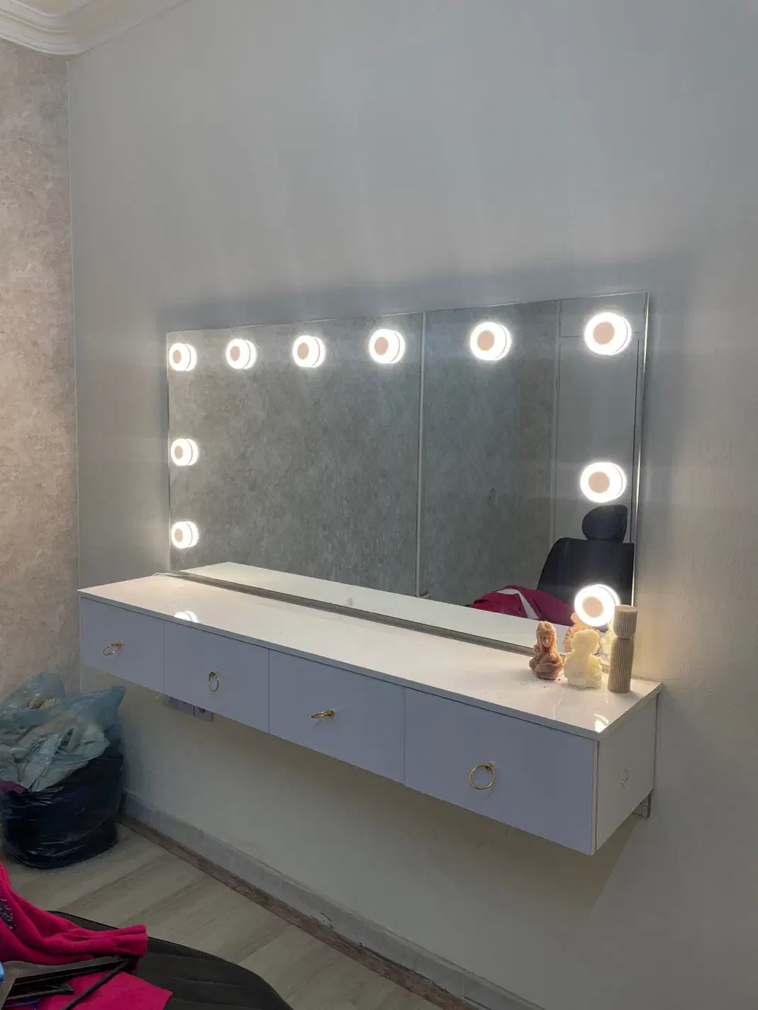 آینه کنسول میکاپ و گریم|آرایشگاه و سالنهای زیبایی|مشهد, وکیلآباد|دیوار