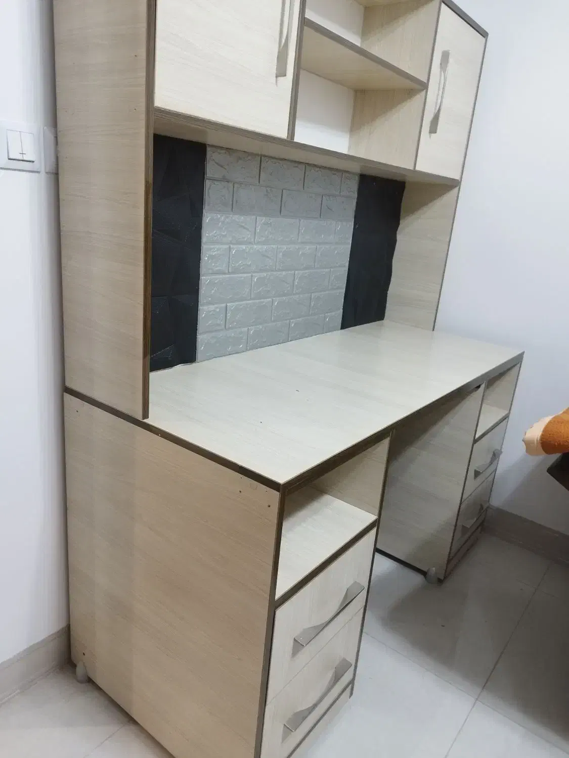 میز تحریر بزرگ و محکم|میز تحریر و کامپیوتر|یزد, |دیوار