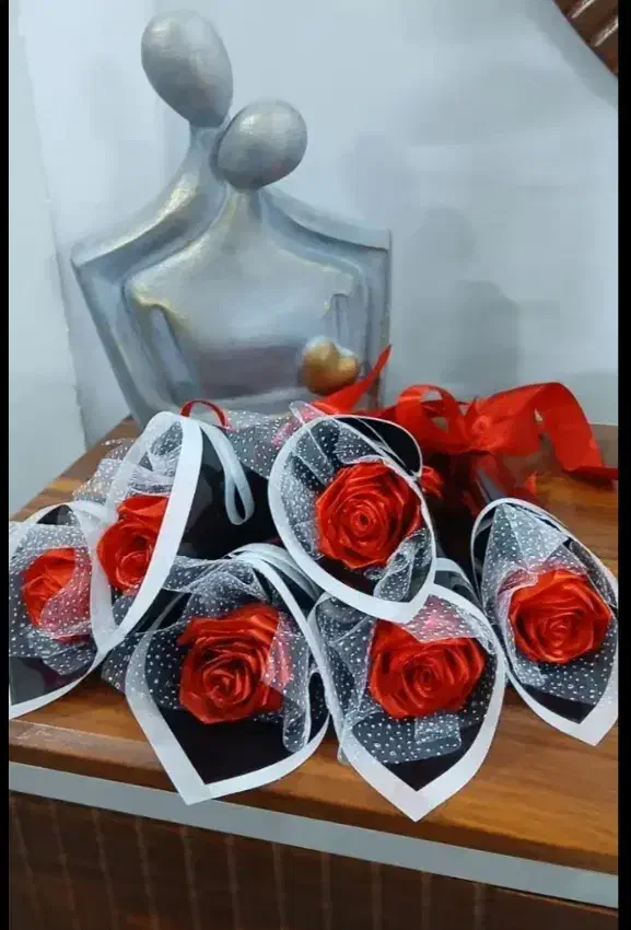 گل های زیبای ولنتاین|گل مصنوعی|قم, سراجه (۱۵ خرداد)|دیوار