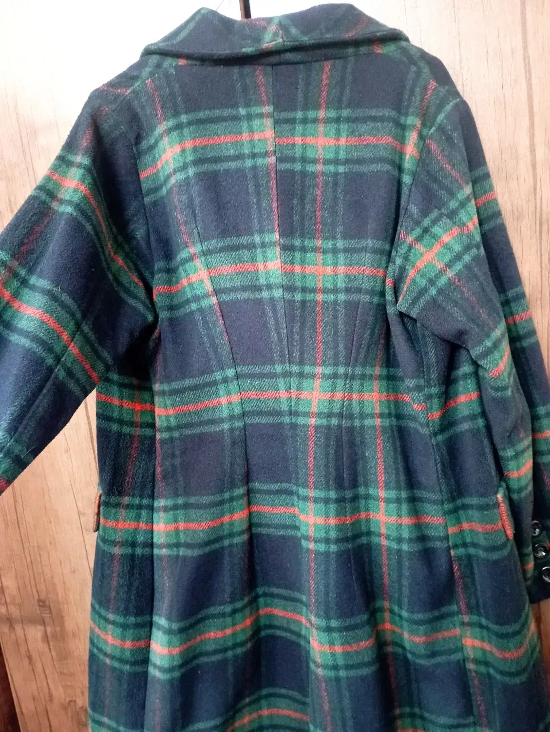 پالتو پشمی|لباس|گلبهار, شهر جدید گلبهار|دیوار