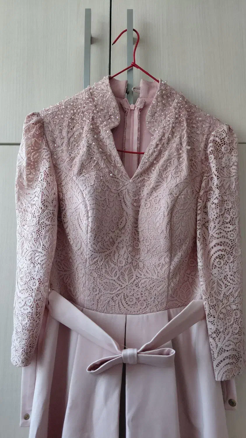 لباس مجلسی|لباس|مشهد, تربیت (صدف)|دیوار