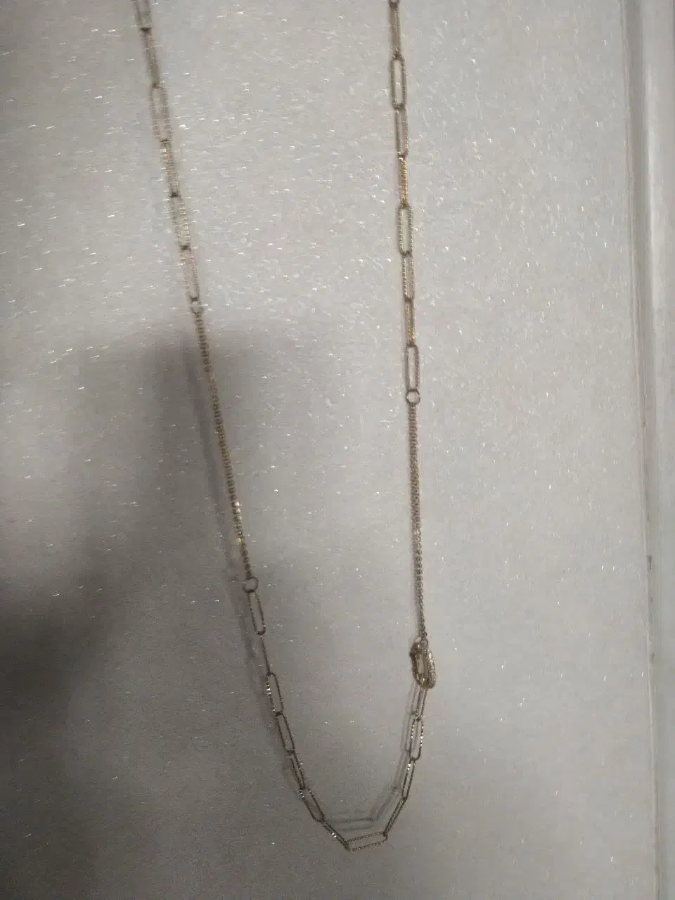 زنجیر رومانتویی|بدلیجات|قم, چهار امامزاده|دیوار