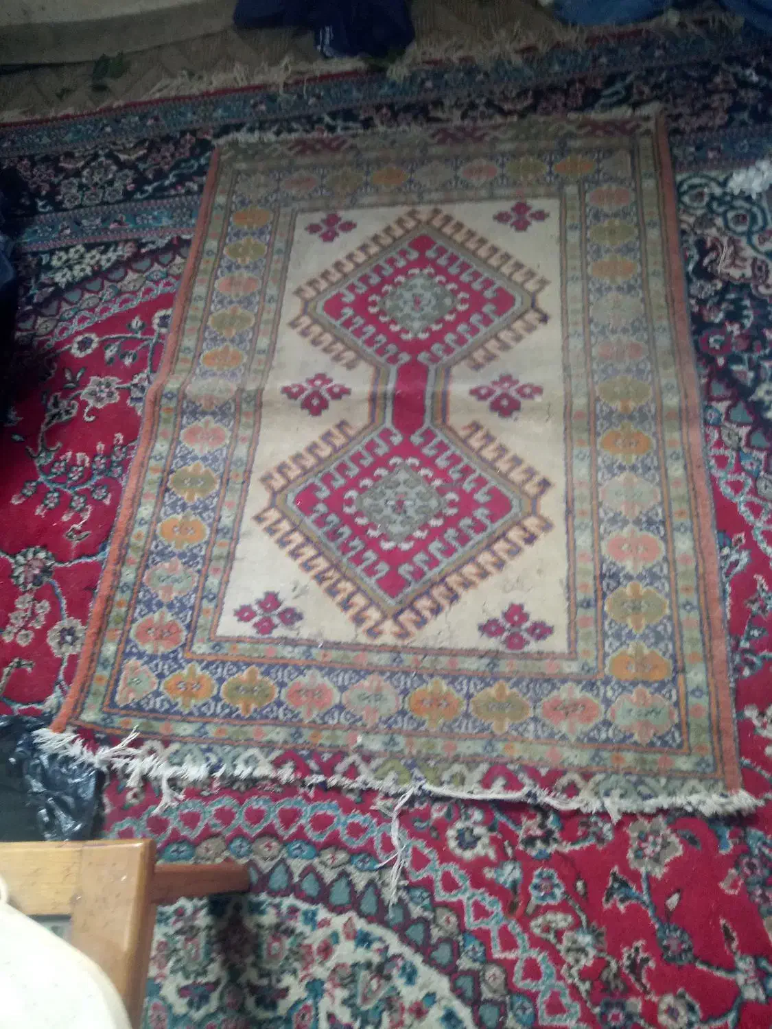 قالیچه دست بافت زیبا و قدیمی در ابعاد 95در 75|فرش|رشت, جماران|دیوار