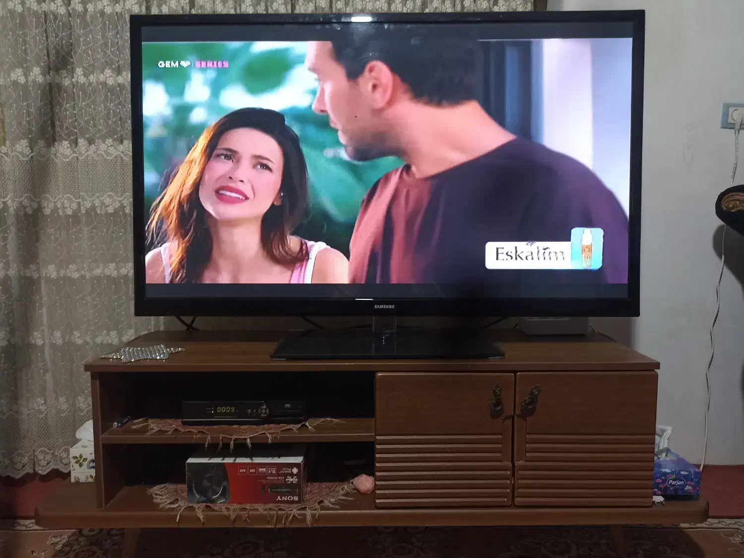 تلویزیون 51 اینچ|تلویزیون و پروژکتور|شیرگاه, |دیوار