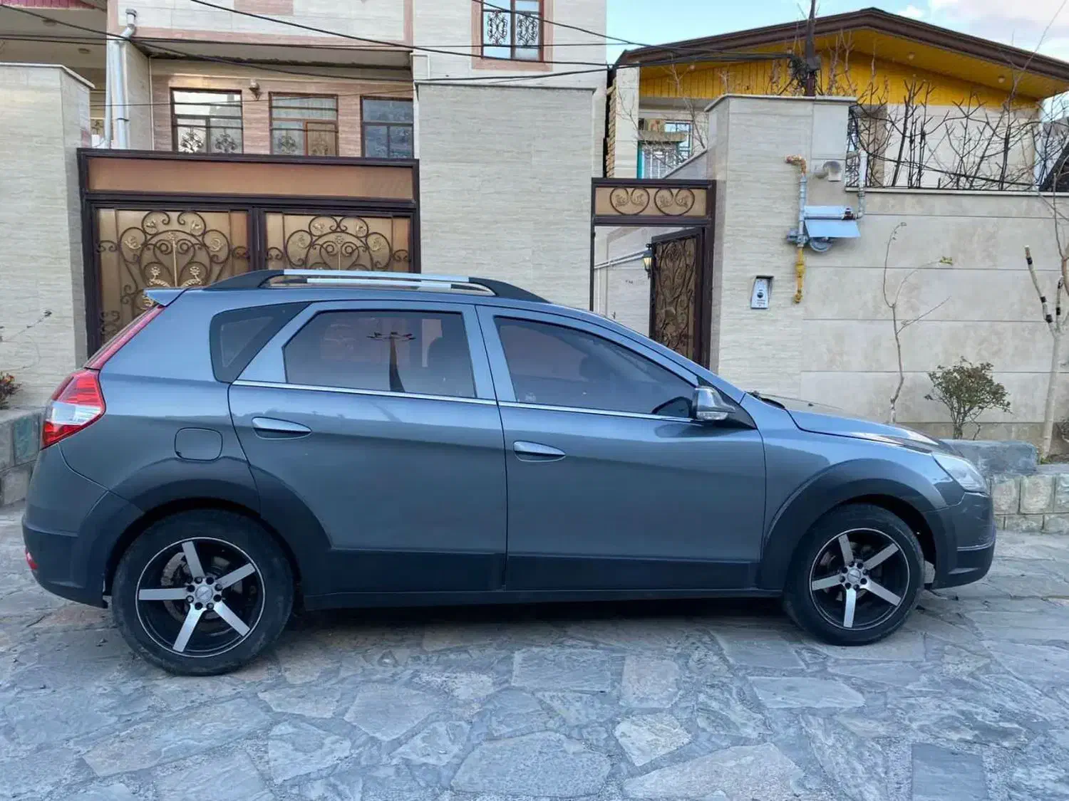 اچ سی کراس.  ‌ ‌ ‌  مدل ۹۷|خودرو سواری و وانت|قم, لسانی|دیوار