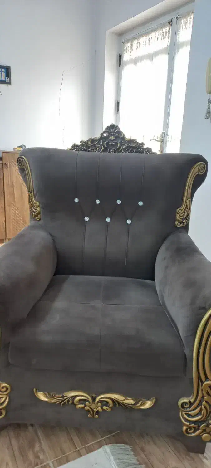 مبل 7 نفره بسیار تمیز|مبلمان خانگی و میز عسلی|قرق, |دیوار