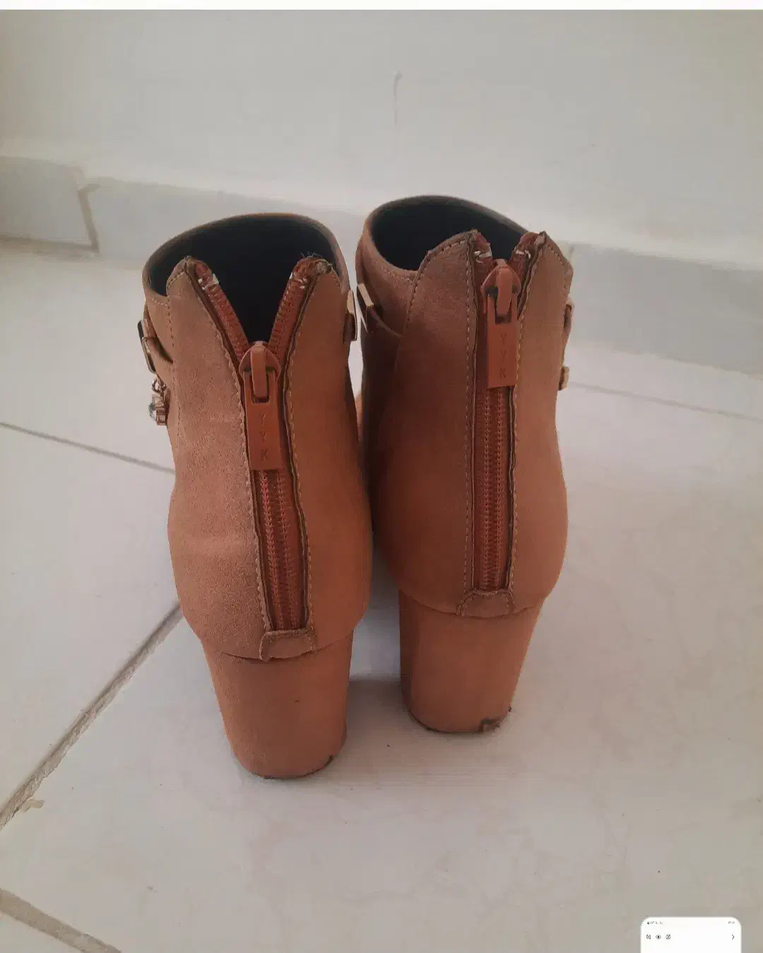 نیم بوت سایز ۳۹ ۴۰|کیف، کفش، کمربند|پرند, فاز ۴|دیوار