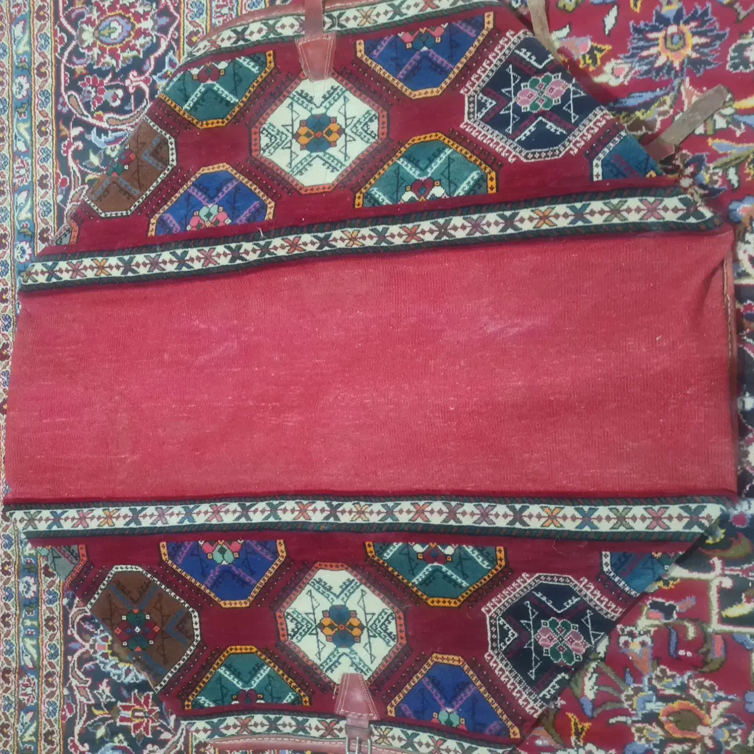 فرش خوابگاه دستباف|فرش|شیراز, تحویلی|دیوار