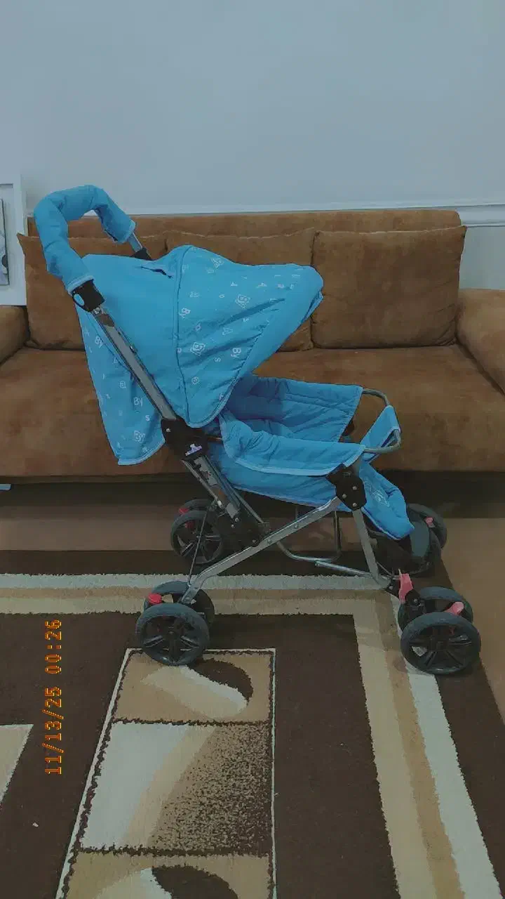 کالسکه رنگ آبی و تخت نوزاد خارجی.تمیز و در حد نو|کالسکه و لوازم جانبی|بندر کنگان, |دیوار