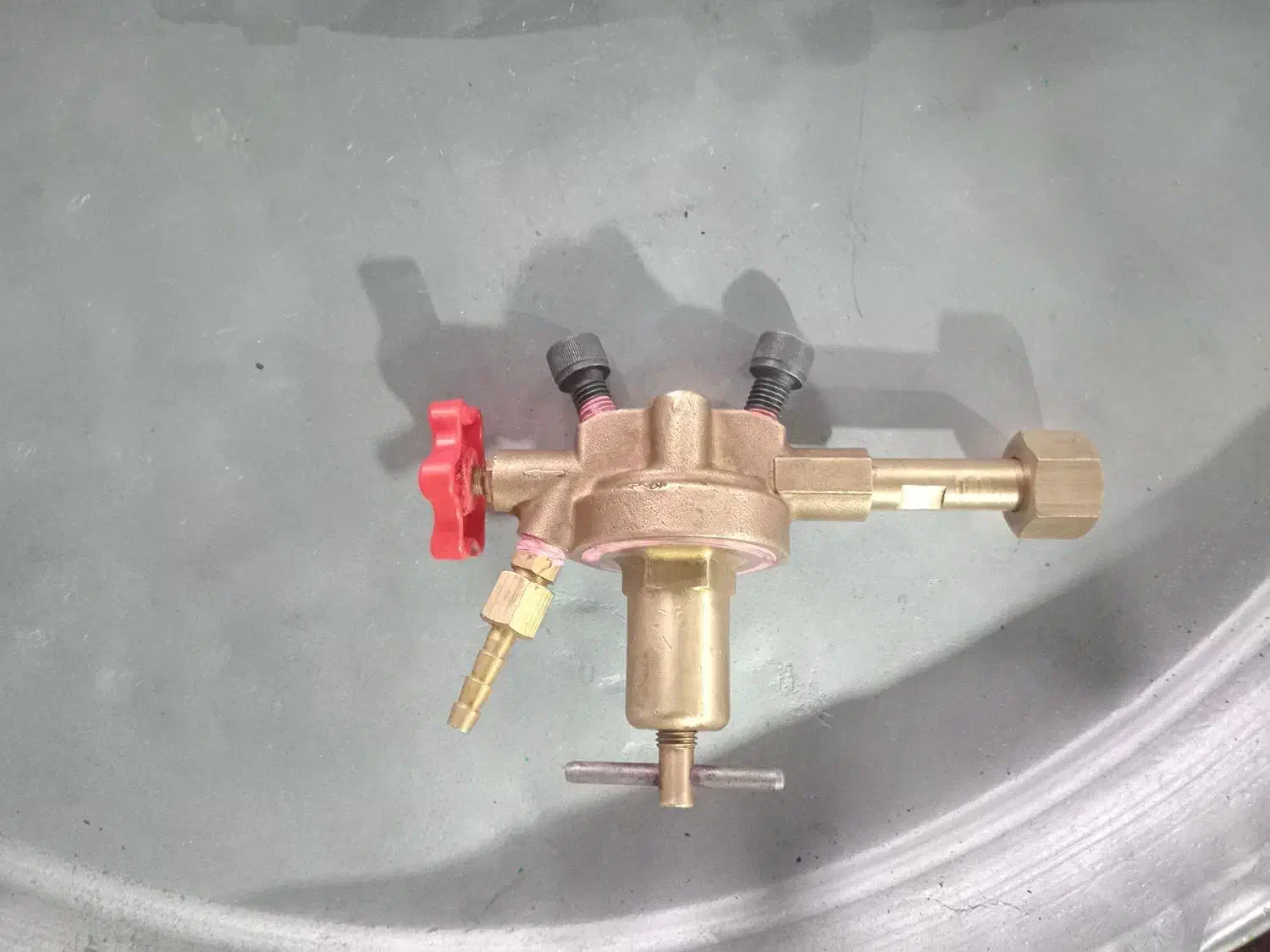 سرپک برش ۲ تا و جوشکاری یک عدد و مانیمتر آلمانی|ابزارآلات|قم, انسجام|دیوار