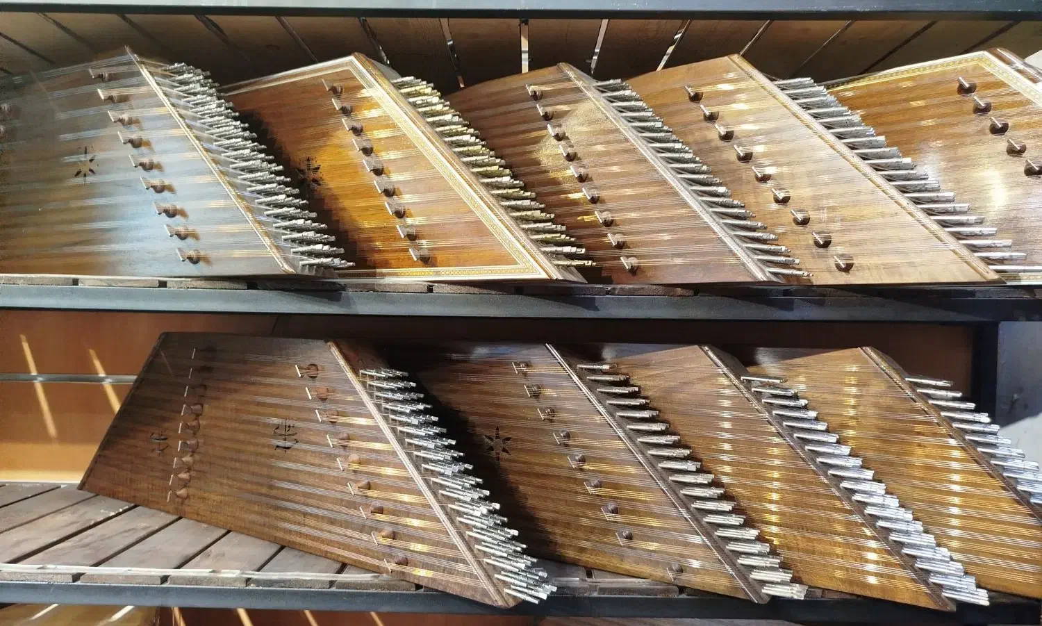 سنتور هفت دستگاه|سازهای سنتی|اندیشه, اندیشه فاز ۱|دیوار