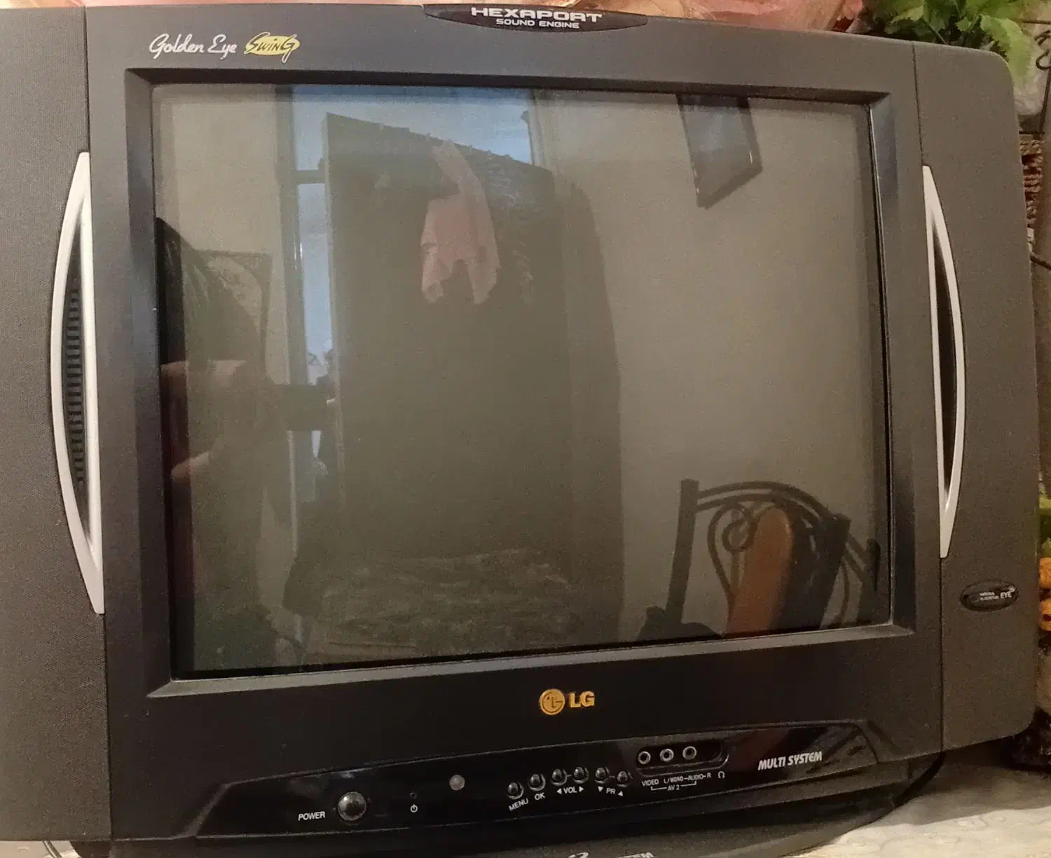 تلویزیون|تلویزیون و پروژکتور|بهار, |دیوار