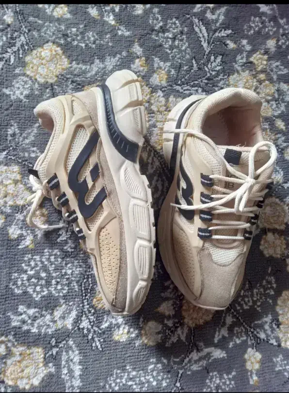 کفش اسپرت شیک|کیف، کفش، کمربند|فیروزآباد (فارس), |دیوار