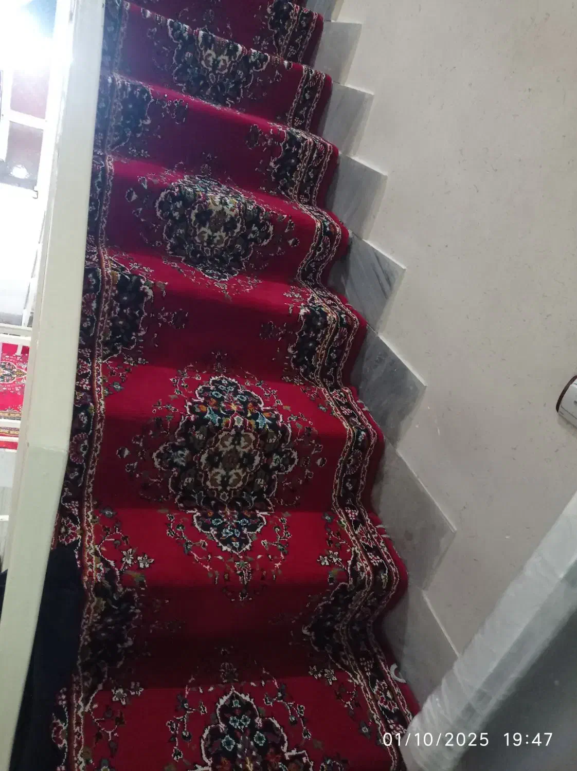 فرش کنار و پله تمیز بدونه سوختگی یا پارگی|فرش|الوند, |دیوار