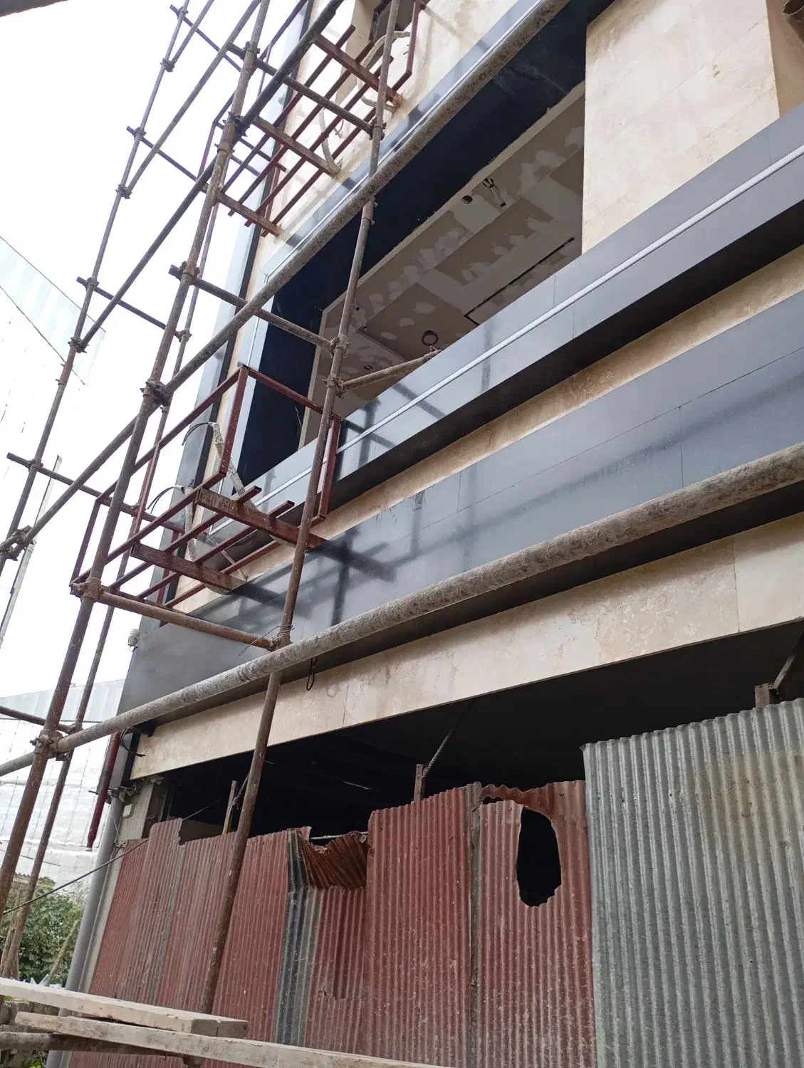 به یک کارگر جهت کار سنگ کاری نیازمندیم|استخدام معماری، عمران و ساختمانی|رشت, دیلمان|دیوار