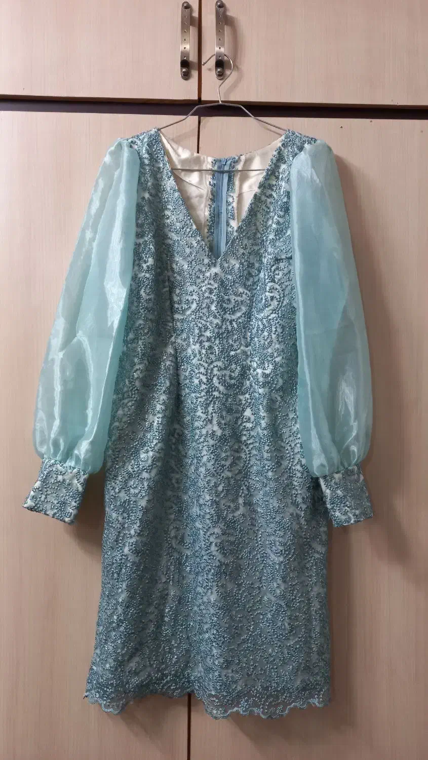 لباس مجلسی|لباس|قم, وادی السلام|دیوار