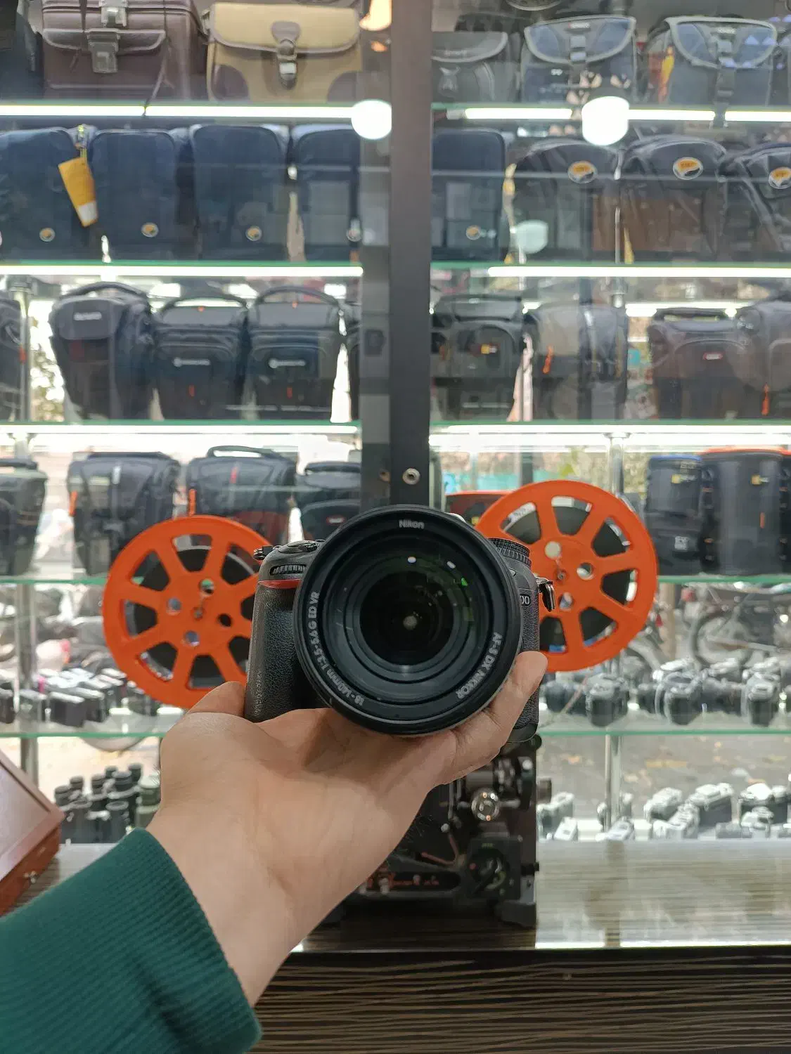 Nikon 7100 lens 18-140|دوربین عکاسی و فیلم‌برداری|تهران, پامنار|دیوار