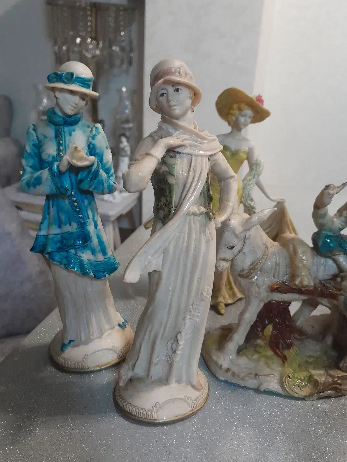 مجسمه قدیمی|مجسمه، تندیس، ماکت|رشت, حمیدیان|دیوار