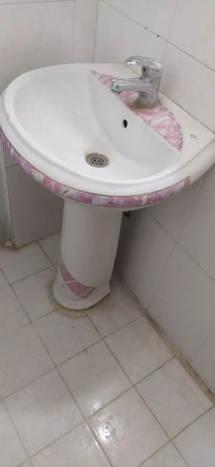 روشویی در حد نو ۶۰۰۰۰۰۰|لوازم سرویس بهداشتی|بروجرد, |دیوار