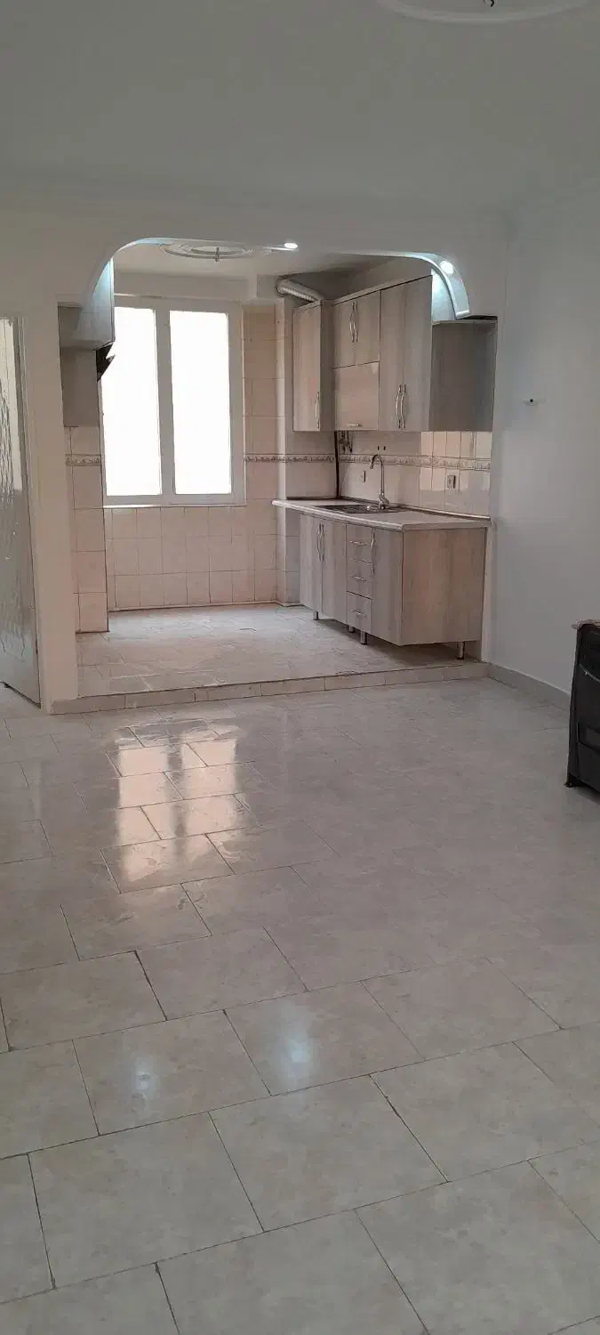 پیروزی،دهم فروردین،۴۵متر،طبقه ۳