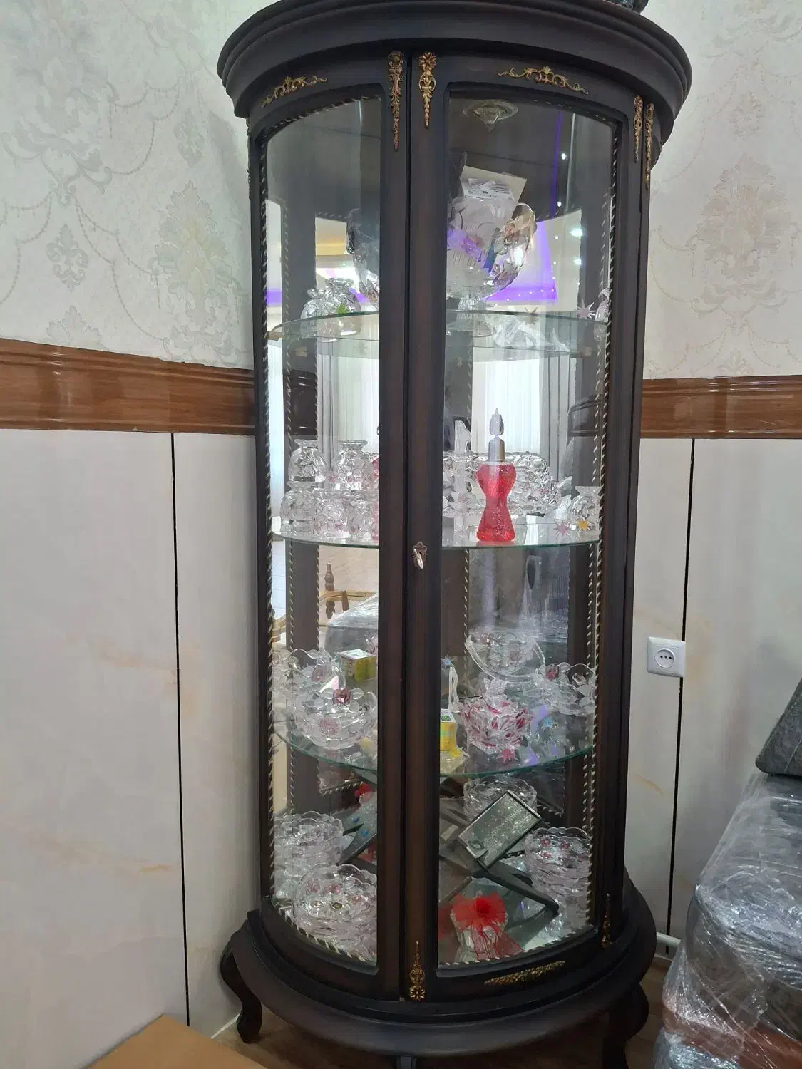 بوفه چوبی با چوب گردو|بوفه، ویترین، کنسول|خوی, |دیوار