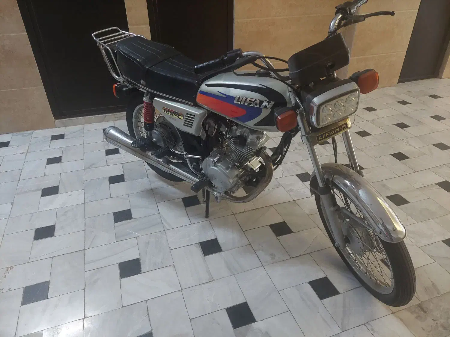 هندا ۱۲۵ لیفان مدل ۹۹|موتورسیکلت|قم, هفت تیر|دیوار