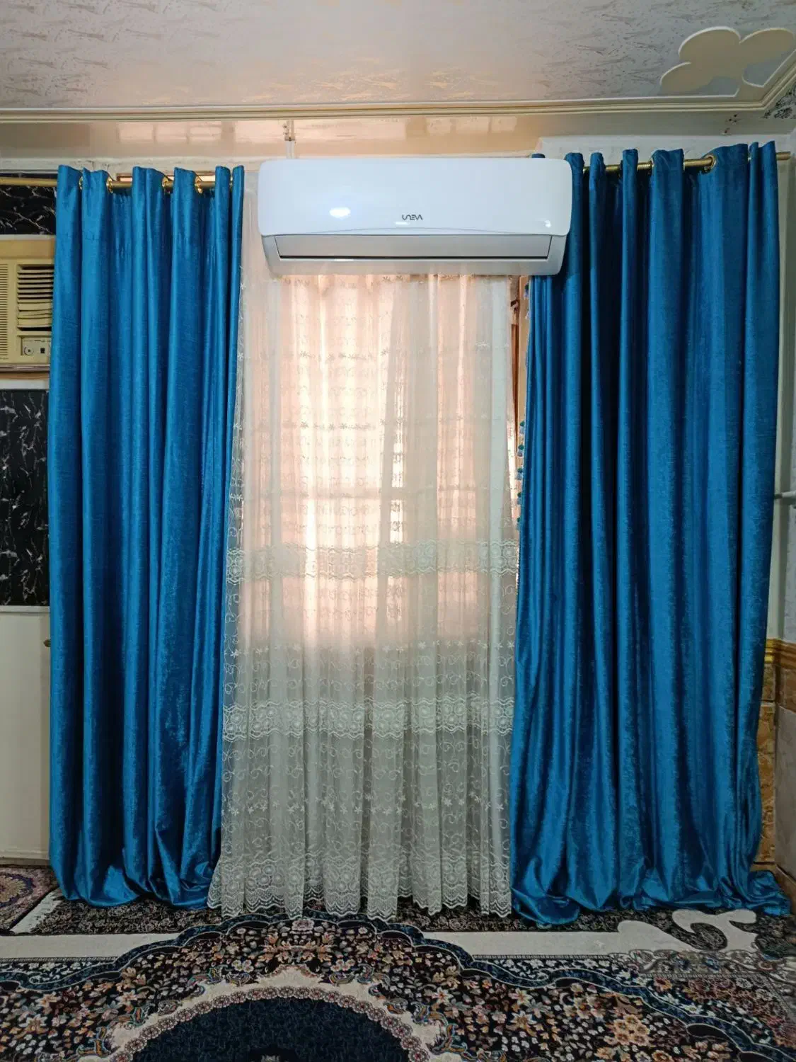 وسایل خانه فرش و پرده و پشتی در حد نو درجه یک|فرش|کارون, |دیوار